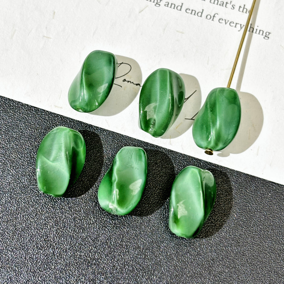 7*14mm Czech Glass Emeral Green Twisted Barrel