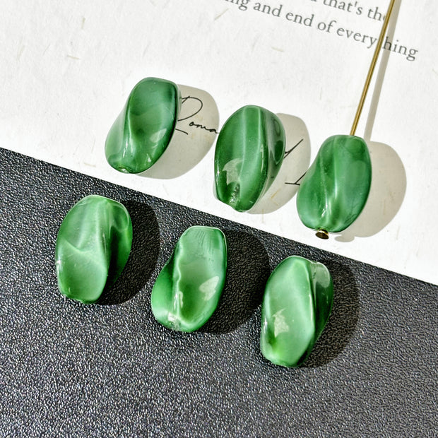 7*14mm Czech Glass Emeral Green Twisted Barrel