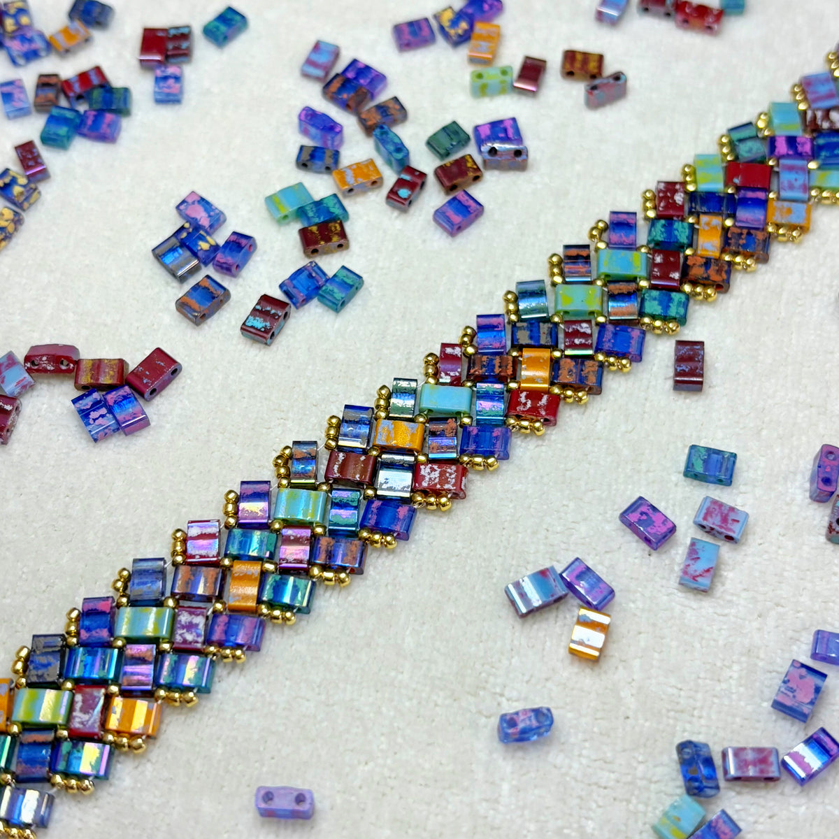 (K3) Picasso Half Tila Beading Kit - 2×5mm Iridescent Tile & TOHO Seed Bead Weave