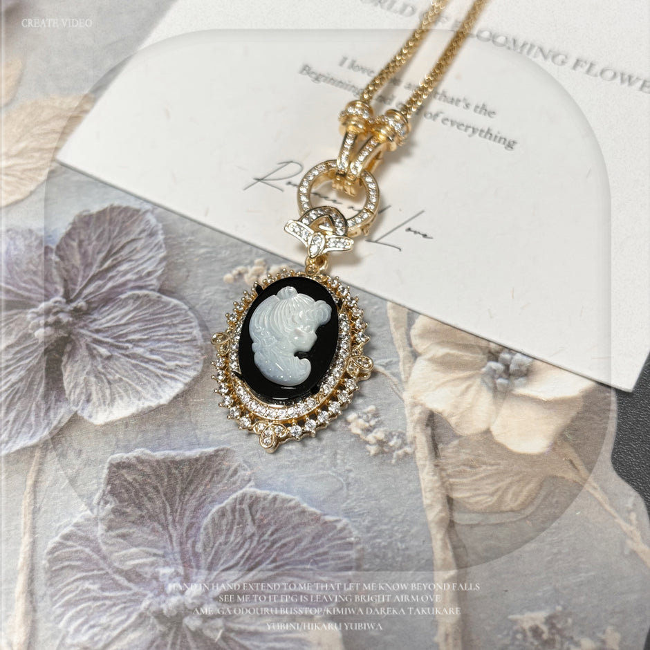 (N17) Cameo Portrait Mother-Pearl Pendant Necklace